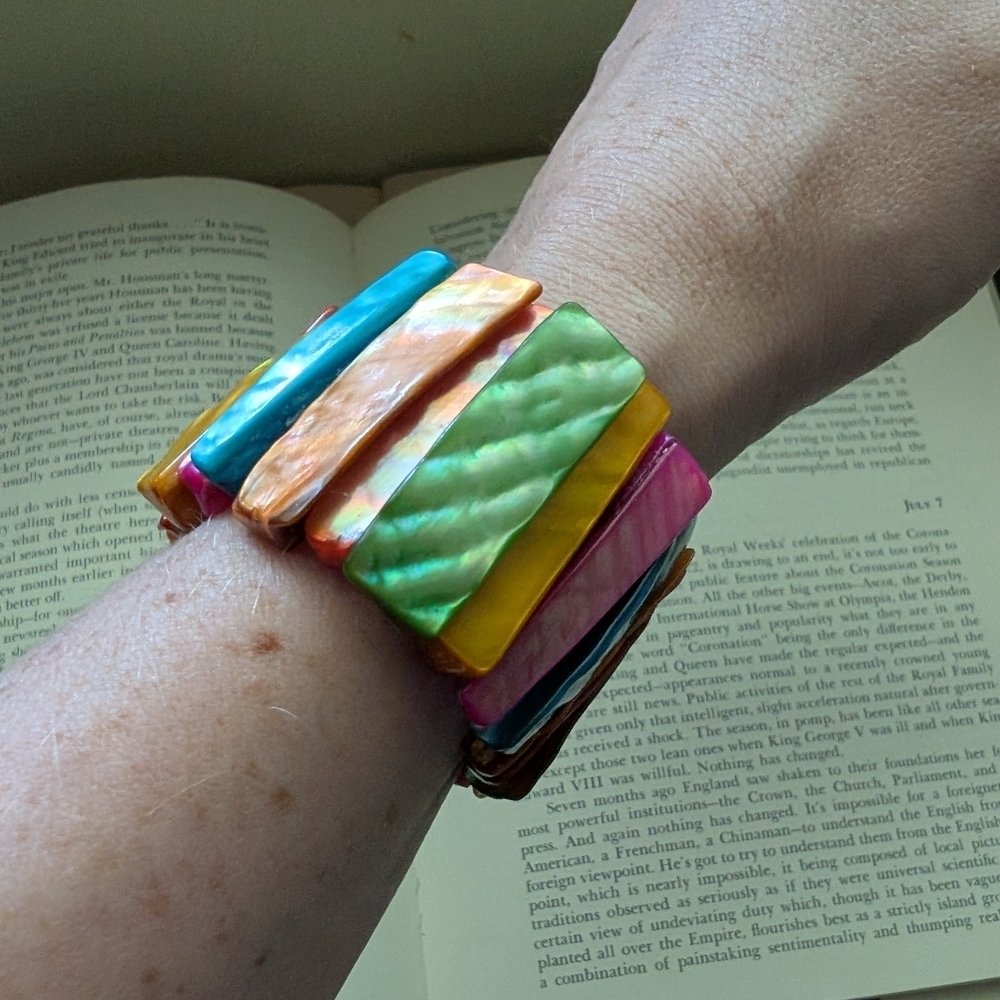 Colorful Shell Bracelet - Picture 2 of 7
